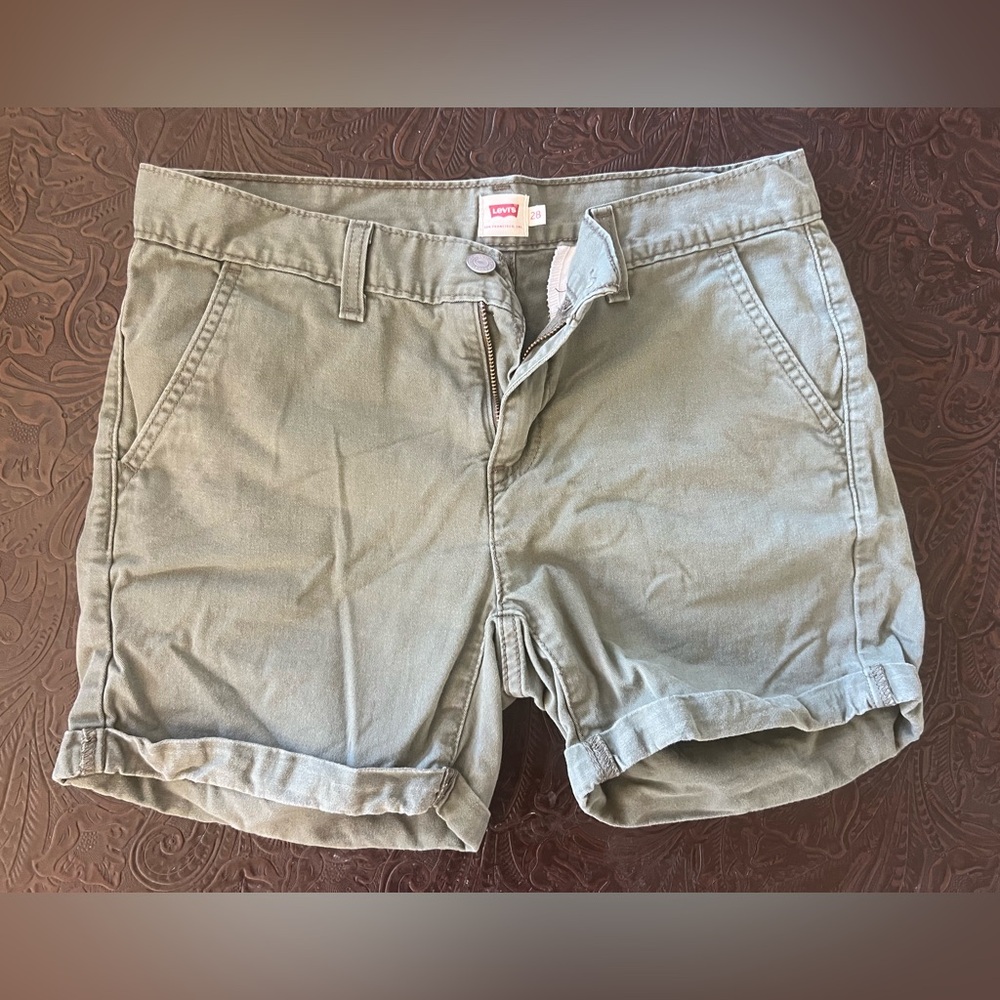Levi green shorts